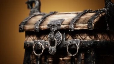 Metal Tokalı Kapalı Tahta Hazine Sandığı