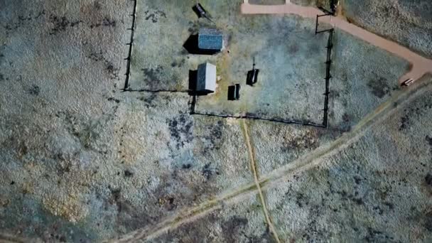 Vista aérea sobre a casa da fazenda — Vídeo de Stock