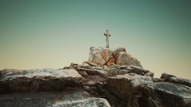 Cruz de pedra na rocha Beg Ar Groas — Vídeo de Stock