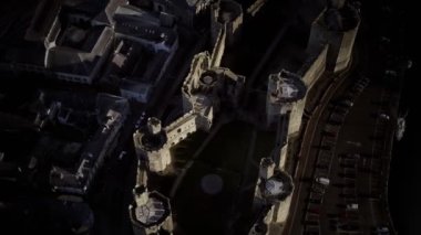 Caernarfon Kalesi Kuzey Galler 'in kraliyet koltuğu.