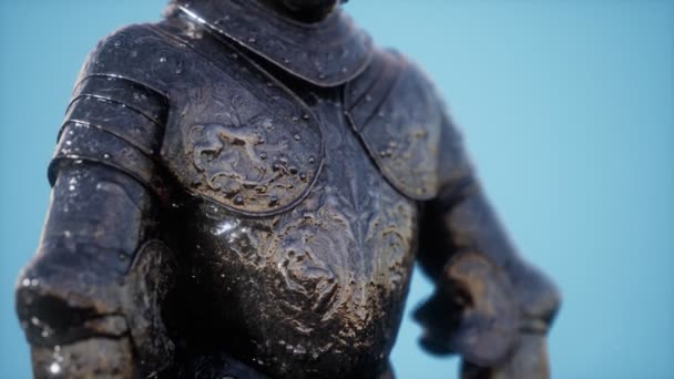 中世纪骑士的盔甲。士兵的金属保护 — 图库视频影像