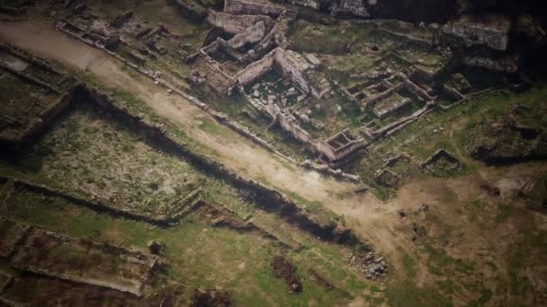 Vista aérea del dron de las ruinas del antiguo castillo — Vídeo de stock