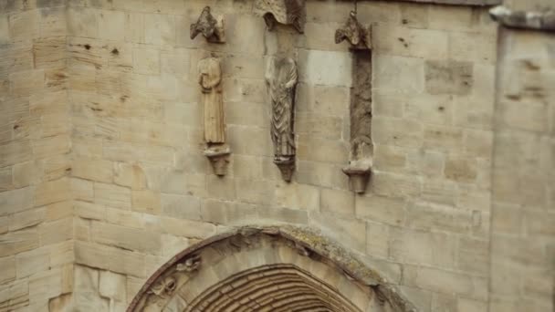 Iglesia Saint Sauveur Fegeac puerta — Vídeo de stock