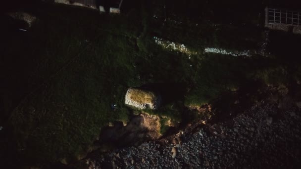 Θέα σε ακτογραμμή των Νήσων Φερόε κατά τη δύση του ηλίου — Αρχείο Βίντεο