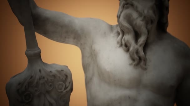 Estatua de mármol blanco antiguo — Vídeos de Stock