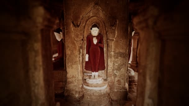 Wnętrze starożytnych świątyń w Bagan eim ya kyaung Myanmar — Wideo stockowe