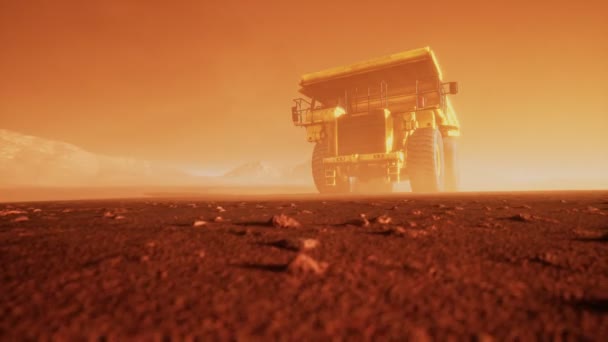 Grand camion minier jaune dans la poussière à la carrière — Video