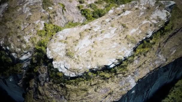 Kliffen aan de Atlantische Oceaan Algarve Portugal — Stockvideo