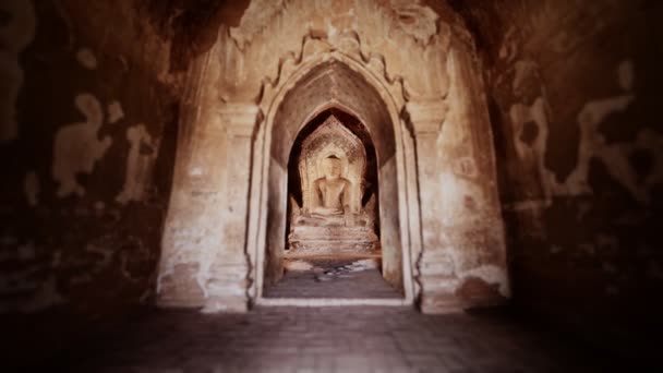 Statue of sitting Buddha inside an untitled simple temple in Bagan Myanmar — Stock Video