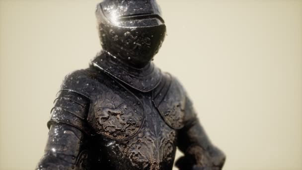 Armatura del cavaliere medievale. Protezione in metallo del soldato — Video Stock