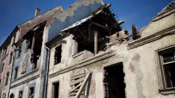 Edificio distrutto e cumulo di detriti dopo la guerra — Video Stock