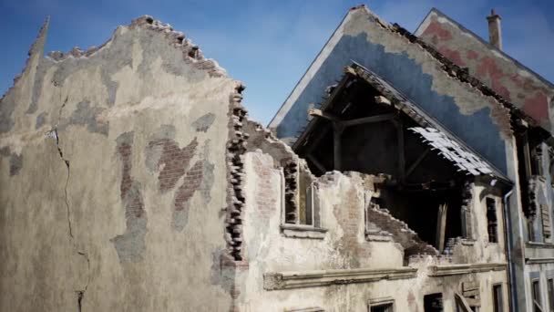 Edificio distrutto e cumulo di detriti dopo la guerra — Video Stock