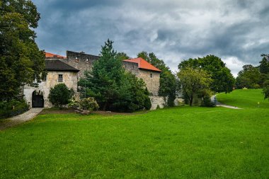 Burg Gruttenstein, ethe Garnison oberhalb von Bad Reichenhall. Bewacher der Salzstoecke.