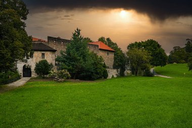 Burg Gruttenstein, ethe Garnison oberhalb von Bad Reichenhall. Bewacher der Salzstoecke.
