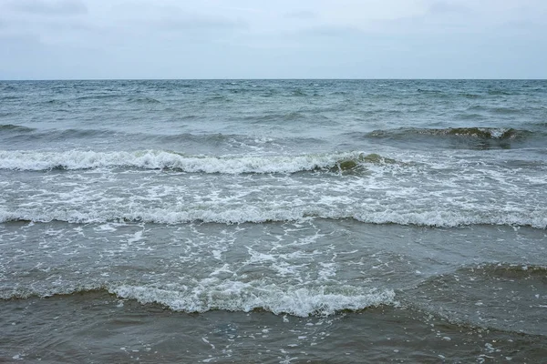 海沿岸の小さな波 名声の波 — ストック写真