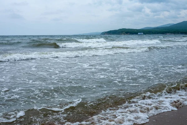 海沿岸の小さな波 名声の波 — ストック写真