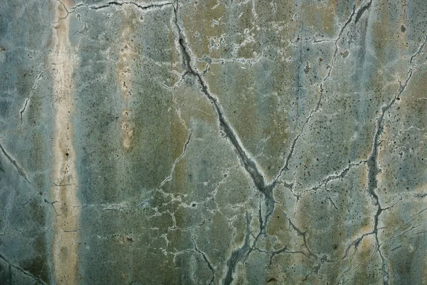 Endüstriyel binada çatlağı olan beton bir duvar, harika bir dokusu var..