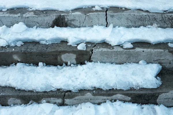 Teilweise Schneebedeckte Betontreppen Städtischen Umfeld — Stockfoto
