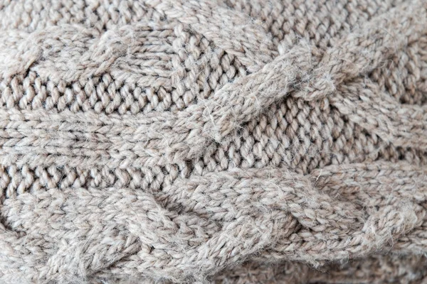 グレーのニットセーターの一部 手作りのウールパターンのグレー編みの背景 — ストック写真