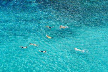 Cala Macarelleta 'nın panoramik manzarası, Menorca İspanya.
