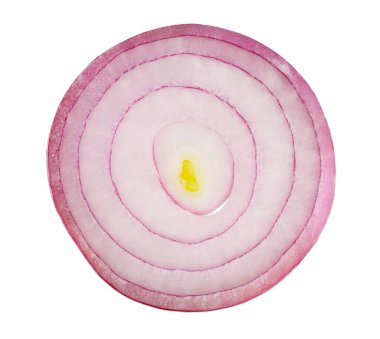 Beyaz arkaplanda soğan dilimlenmiş