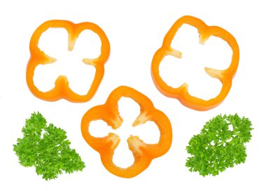 Çan biberi beyaz arka planda izole edilmiş.