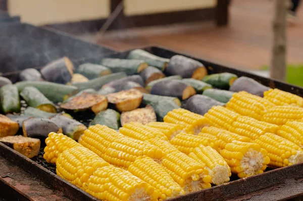 Milho Berinjela Abobrinha Que Regam Boca São Preparados Grelha Churrasco — Fotografia de Stock