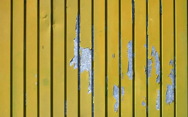 Detail Poškozené Textury Žlutých Kovových Dveří — Stock fotografie