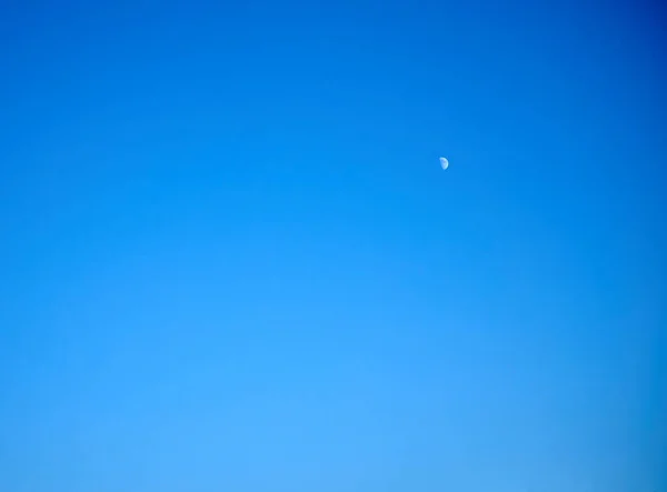 Détail Lune Phase Croissant Dans Hémisphère Nord Sur Ciel Bleu — Photo