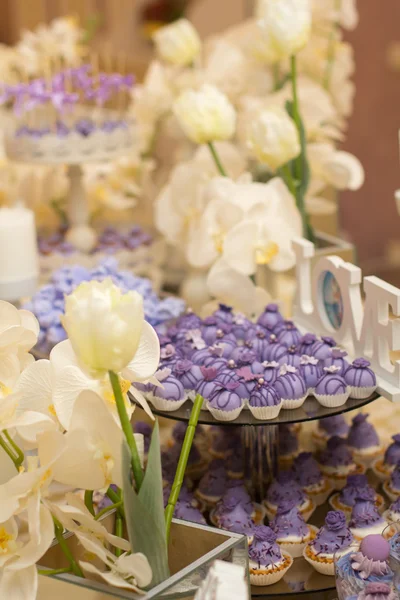 A candy buffet with a wide variety of candies, with white and violet colors — Stock Photo, Image