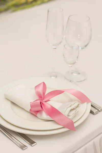 婚礼餐桌装饰。表设置为婚礼晚宴. — 图库照片