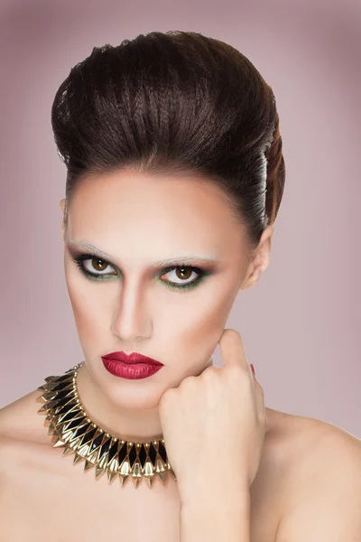 Glamour portrait of beautiful woman model with creativ makeup and original hairstyle. Fashion shiny highlighter on skin, sexy red lips make-up and dark eyebrows — Stock Photo, Image