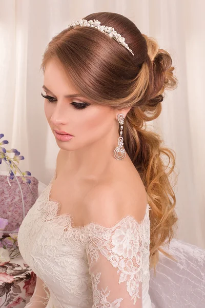 güzel bir gelin moda saç ve makyaj