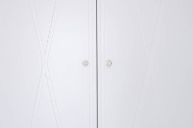 Beyaz ahşap dolap kapıları arka plan dokusunu kapatır