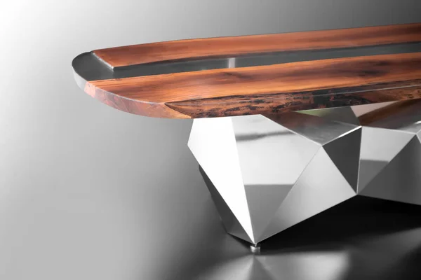 エポキシ樹脂 金属で作られた豪華で未来的な手作りのテーブル — ストック写真