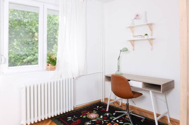 Küçük ve yenilenmiş çalışma alanı