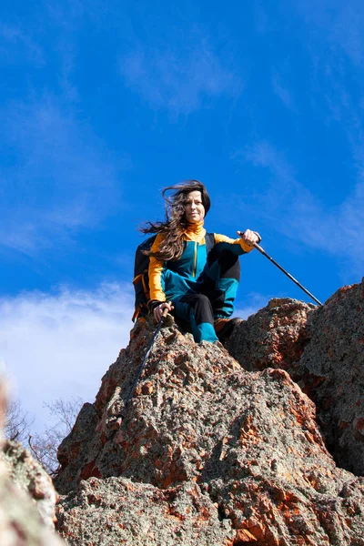 Mujer Tomando Descanso Durante Sus Actividades Aire Libre — Foto de Stock