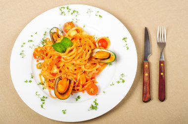 Deniz ürünleri makarna