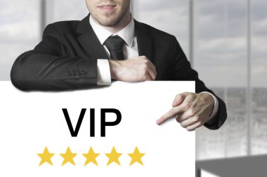 üzerinde işaret eden işadamı VIP altın yıldız işareti