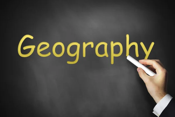 Hand skriva geografi på svarta tavlan — Stockfoto