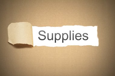 Beyaz boşluk ortaya çıkarmak için yırtılmış kahverengi paket kağıt kaynakları