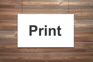 kahverengi doğal ahşap duvar önünde asılı beyaz canvas