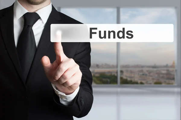 Biznesmen przesuwając ekran dotykowy przycisk funduszy — Zdjęcie stockowe