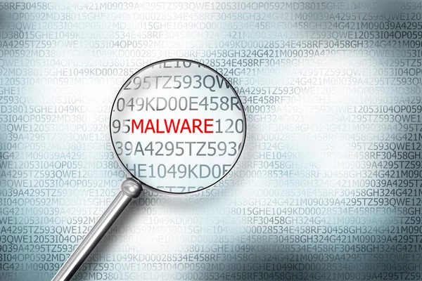 Leer la palabra malware en la pantalla del ordenador con una lupa gl — Foto de Stock