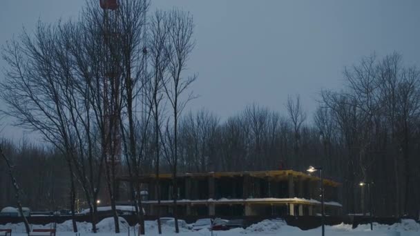 Заполнение фундамента и строительство дома зимой при минусовых температурах. Сроки сжигания — стоковое видео