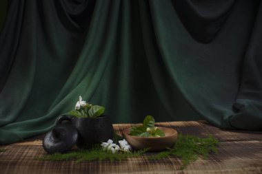 Yasemin Çiçeği Koyu Yeşil Arkaplan