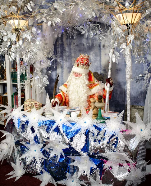 Papai Noel Escreve Uma Carta Natal Preparar Presentes Decorações Ano — Fotografia de Stock