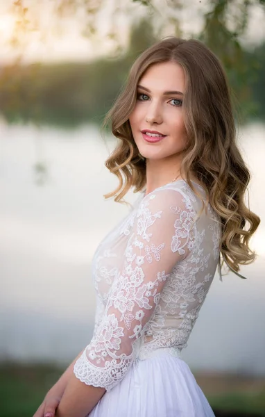 Retrato Uma Jovem Mulher Bonita Sorridente Verão Livre — Fotografia de Stock