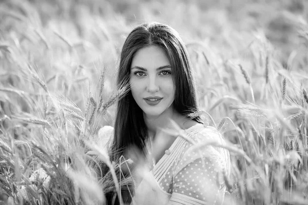 Beautiful Woman Summer Wheat Field Spikes Summer Portrait Natural Beauty — Stock Photo, Image