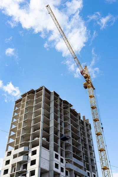 Construção Uma Casa Alta Vários Andares Guindaste Local Construção Contra — Fotografia de Stock